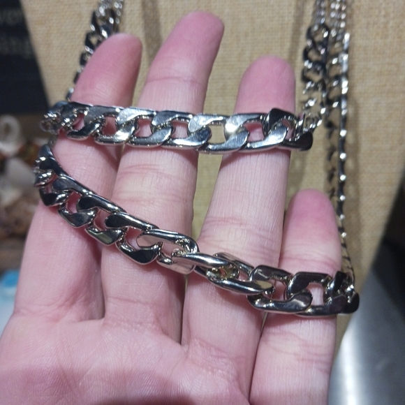 19" Two Stand Double Chain Silvertone Layered Statement Necklace. - Picture 4 of 5